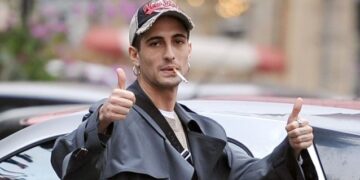 Дамијано од „Манескин“ раскина со девојката, откако бил снимен како се бакнува со непозната жена во клуб