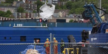 (Видео) Остатоци од подморница „Титан“ извлечени од дното на Атлантикот