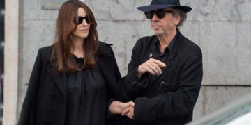 Моника Белучи ја потврди врската со Тим Бартон: Го сакам