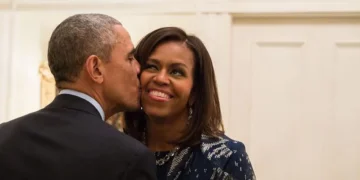 (Фото) Барак и Мишел Обама уживаат на одмор во Грција