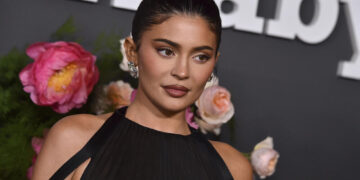 (Видео) Кајли Џенер на фановите им ја покажа вилата од 36 милиони долари