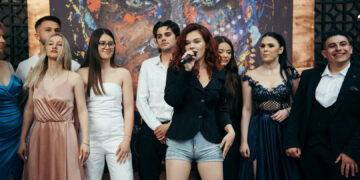 Прилепчанката Александра Трајчевска го освои жирито и победи во онлајн талент шоуто Заблескај