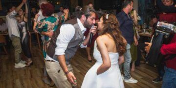 Свадбата ја правевме во Гевгелија и сѐ беше спонтано: Распеани младенците Емра Куртишова и Петар Стојанов