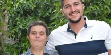 Татко со Даунов синдром одгледал син кој станал успешен доктор: Не можев да посакам друг татко, горд сум на него