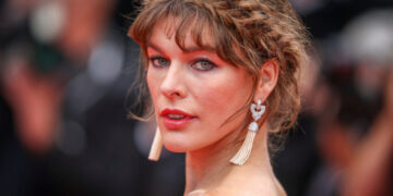 Дедо ми беше на Голи оток, а татко ми во затвор, само јас успеав да го соберам пак цело семејство: Мила Јовович зборува за своето потекло