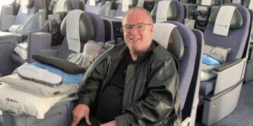 Американец купил доживотен авионски билет, прелетал повеќе од 37 милиони километри и посетил над 100 земји