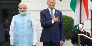 (Видео) Бајден ја помеша американската со химната на Индија