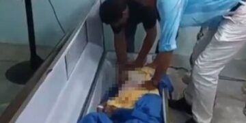 (Видео) Покојничка оживеала па почнала да тропа од ковчегот среде погреб