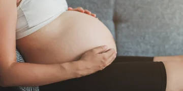 Мајка и ќерка забремениле во исто време и родиле машки деца со разлика од само две недели