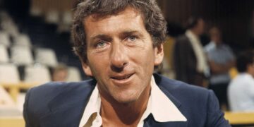 Холивудскиот глумец Бери Њумeн почина на 92 години