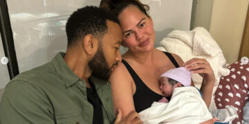 Криси Тајгер и Џон Леџенд добија син од сурогат мајка