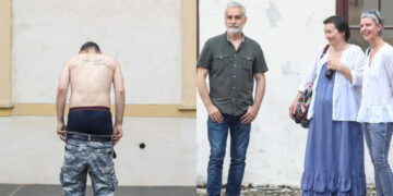 (Фото) Маж во знак на протест се соблече гол пред Музејот на градот Загреб и ги чекаше претседателот и политичарите да му го бакнат задникот
