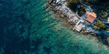 Остров на Јадранот со само три куќи за уникатен одмор