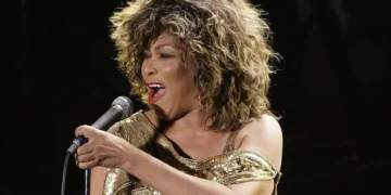 Синот на Тина Тарнер го уапсиле пред нејзината смрт, се обидел да ја изеде целата дрога за да се спаси