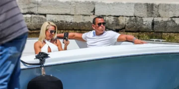 (Галерија) Бившиот на Џенифер Лопез со инструкторката по фитнес крстареа на јахта низ Јадранот