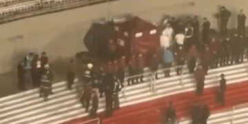 (Видео) Навивач на Ривер Плата загина при пад од трибина