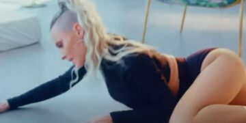 (Видео) Сара Мејс со провокативен танц вибрира „Фрекфенција“