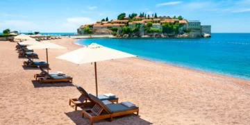 Најдобрите плажи во Црна Гора за капење ова лето: добија сино знаме како најчисти