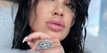 Српската старлета Станија гола се пофали дека добила прстен: Кажав Да!