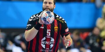 Стојанче Стоилов ќе остане во Вардар како помошник тренер