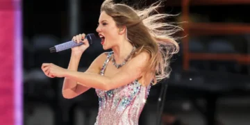 (Видео) Тејлор Свифт голтна бубачка на концерт во Чикаго