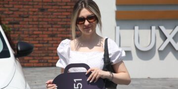 Славица Ангелова со новиот автомобил кој го освои во „Ѕвездите на Гранд“ ќе се врати во Струмица