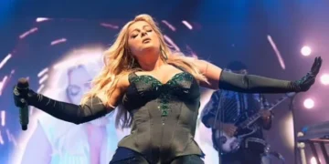 (Видео) Бебе Реџе објави дека раскина со дечкото на концерт во Лондон