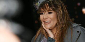 (Фото) Ана Николиќ скоцкана тип-топ седна на трактор за инает на Саша Мирковиќ