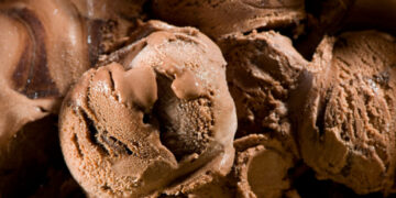 Чоколаден сладолед со само две состојки