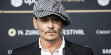 Џони Деп го продава автопортрет што го нацртал додека минувал низ тежок период во животот