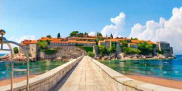 Свети Стефан во Будва отворен за посетители, билетите се по цена од 25 евра