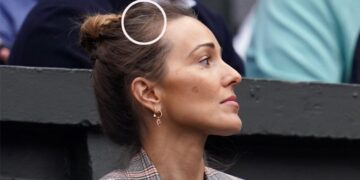 Јелена Ѓоковиќ покажа дека не се срами од седа коса: во кежуал стајлинг го поддржа сопругот на Вимблдон