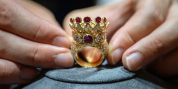 Прстенот на Тупак, највреден хип-хоп артефакт продаден за милион долари