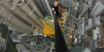 Французин кој искачувал високи згради падна од 68. кат во Хонгконг