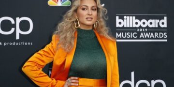 Пејачката Тори Кели итно хоспитализирана откако се онесвестила во ресторан