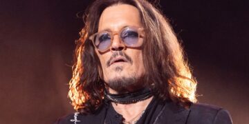 Џони Деп пронајден без свест во хотелска соба во Будимпешта, неговиот бенд го откажа концертот