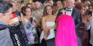 (Фото) Се омажи ѕвездата на „Гранд“ Емина Туфо, а Зорица Брунцлик ѝ пееше на свадба