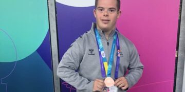 (Видео) Марко Мицковски момче со Даунов синдром и олимписки медалист стана дел од тимот на градоначалникот на општина Бутел 