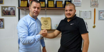 Никола Ѓорѓиев кој боледува од рак на коските се вработи во општина Гази Баба