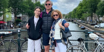 Нè сликаше девојка од Азија, вели Шекеринска за фотката со Бобо и Ада