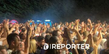 (Галерија) Пожарникарите на селфи додека сцената гореше од Пол ван дајк: Журка за паметење во Охрид