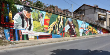 Уметник од Куманово наслика мурал во Кочани со мотиви на градот