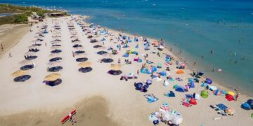 Плажа во Хрватска со лековита кал идеална за семеен одмор