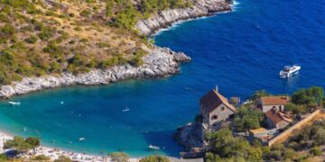 Дубовица плажа во Хрватска, за која туристите стануваа рано да фатат место