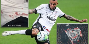 (Видео) Навивачи претепале фудбалер откако го фатиле во оргија со четири мажи и пет жени