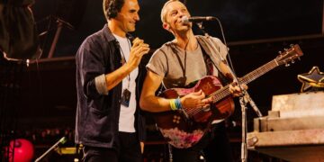 (Видео) Федерер се качи на бина на концертот на Колдплеј додека Надал го снимаше од публика