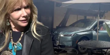 (Видео) Холивудската глумица Розана Аркет со БМВ влета во трговски во Калифорнија