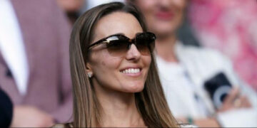 „Диор“ под мишка, 120 илјади на уши и 47 илјади евра на рака: Јелена Ѓоковиќ не е толку едноставна како што изгледа