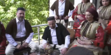(Во живо) Галичка свадба пак ги спои културата и традицијата, се венчаат Оливер Андреевски и Елисавета Булоска