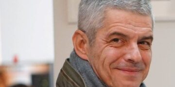 Почина македонскиот писател Сашо Стефановски познат под псевдонимот Џанго Помалиот